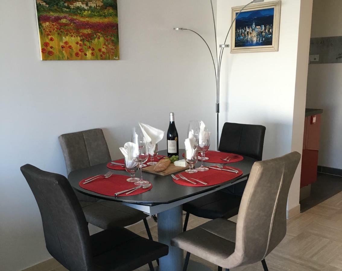 וילנב-לובה French Riviera Condo 4 Rent In Marina Baie Des Anges מראה חיצוני תמונה